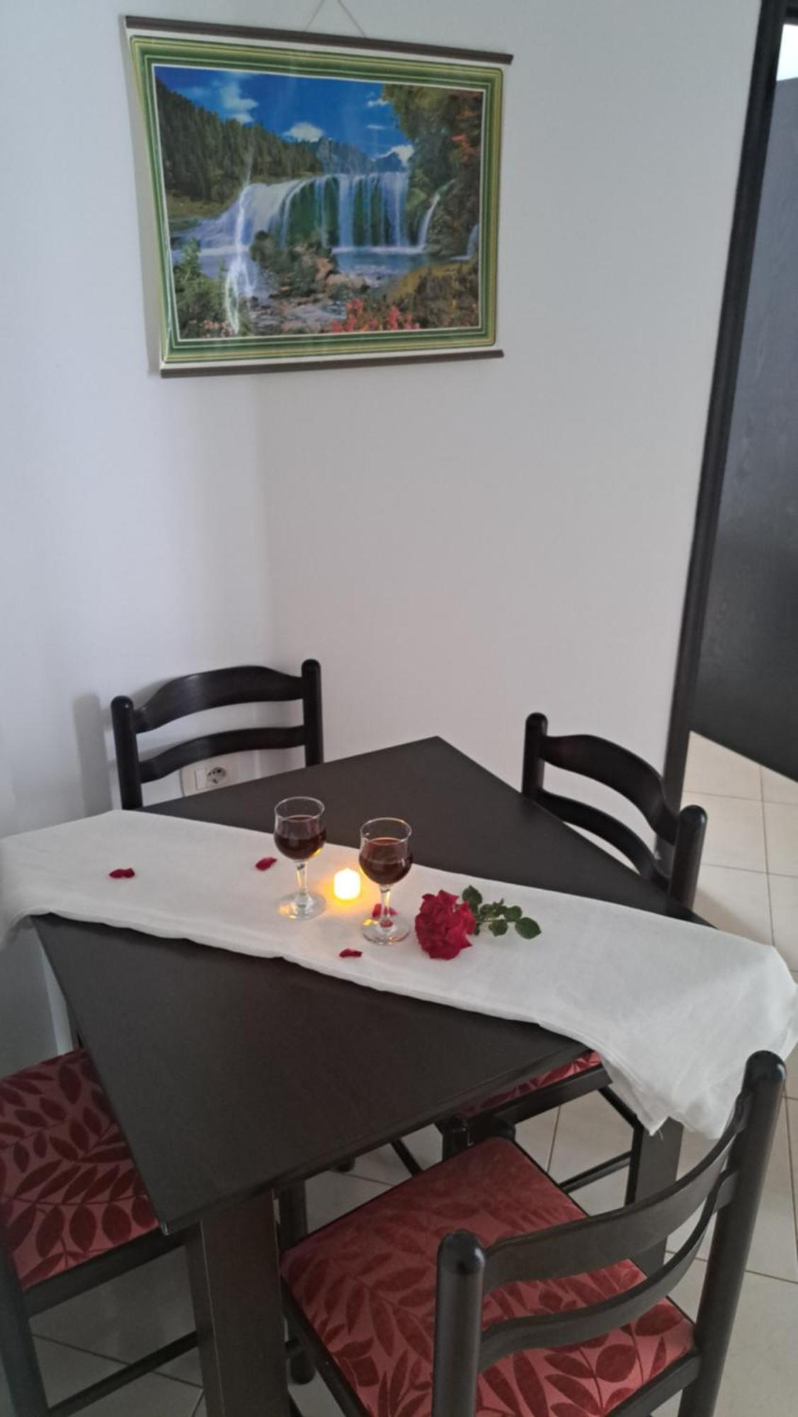 Guesthouse Shehu Ксамил Екстериор снимка