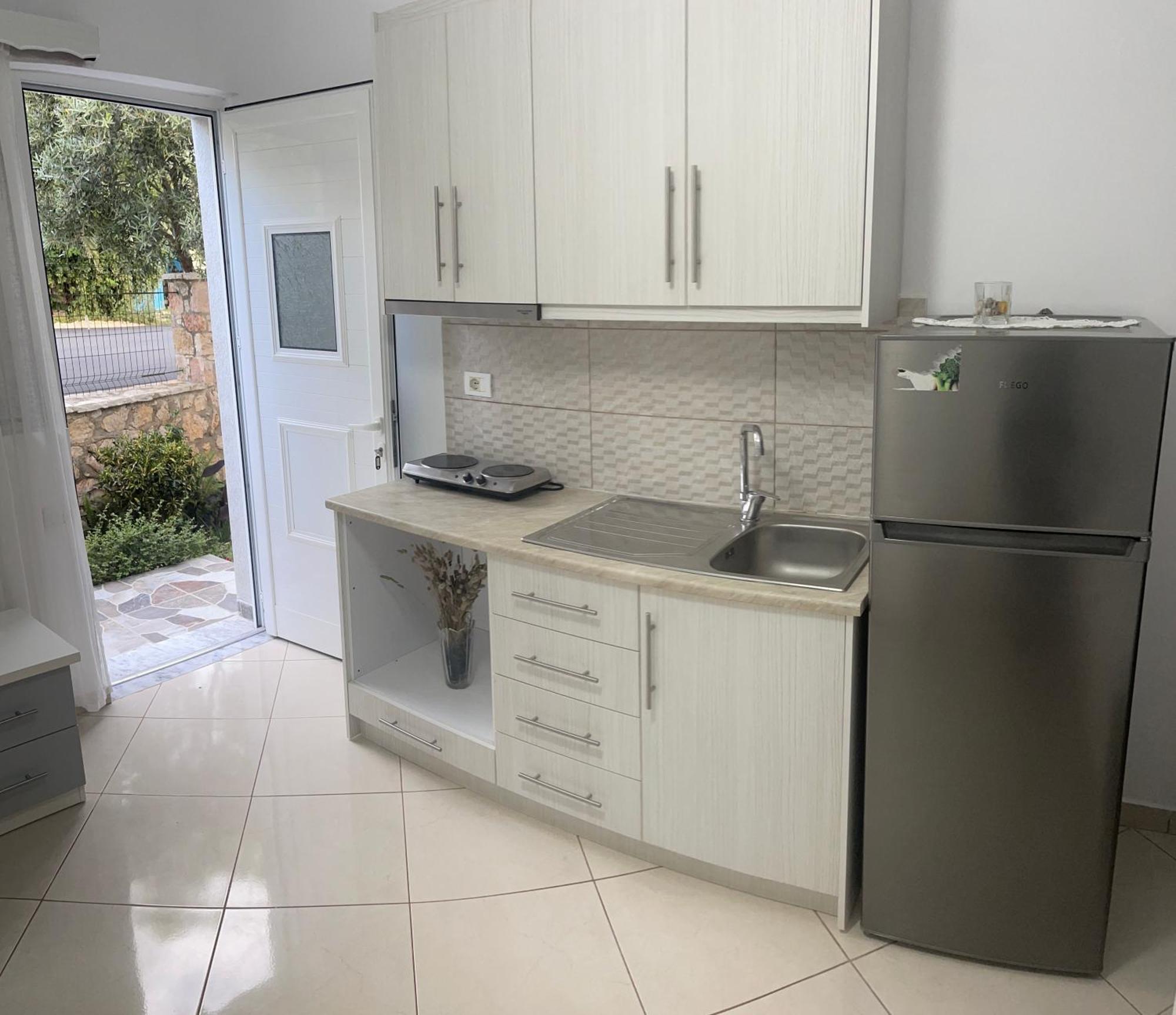 Guesthouse Shehu Ксамил Екстериор снимка