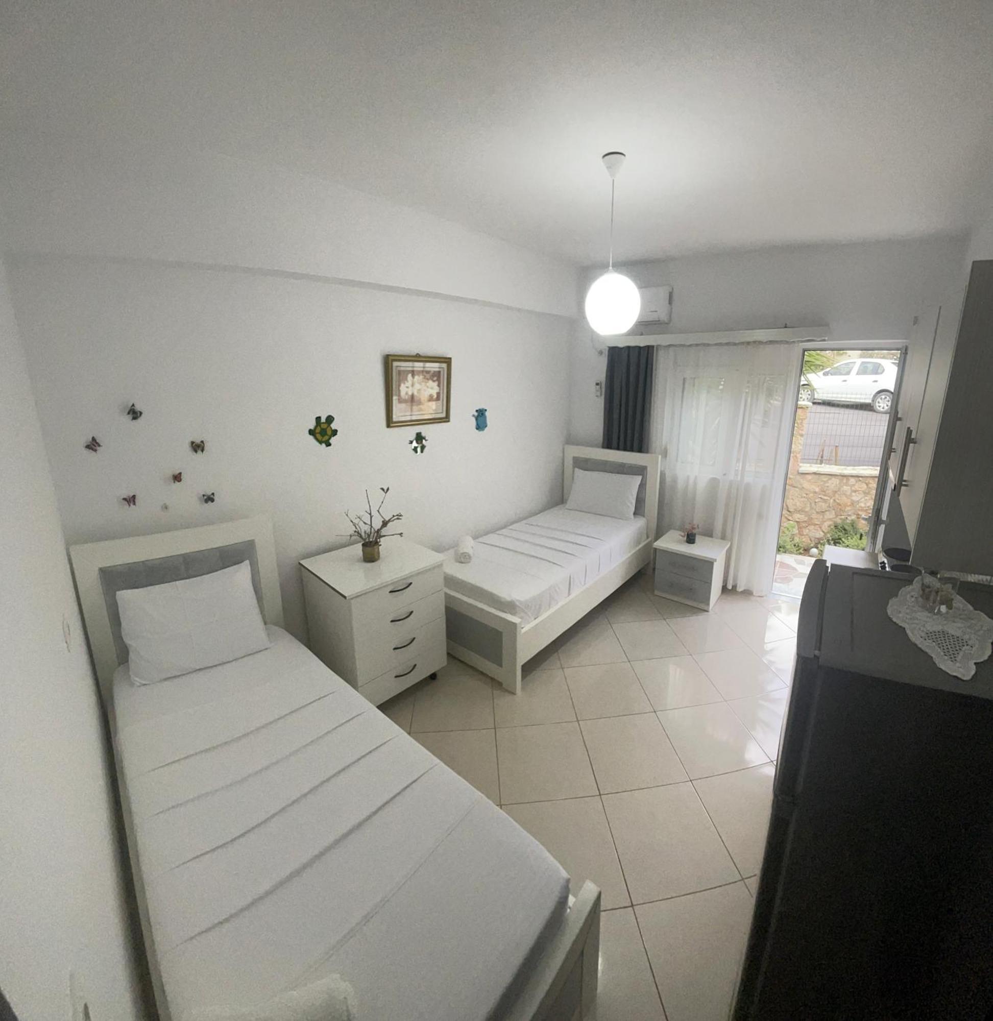 Guesthouse Shehu Ксамил Екстериор снимка