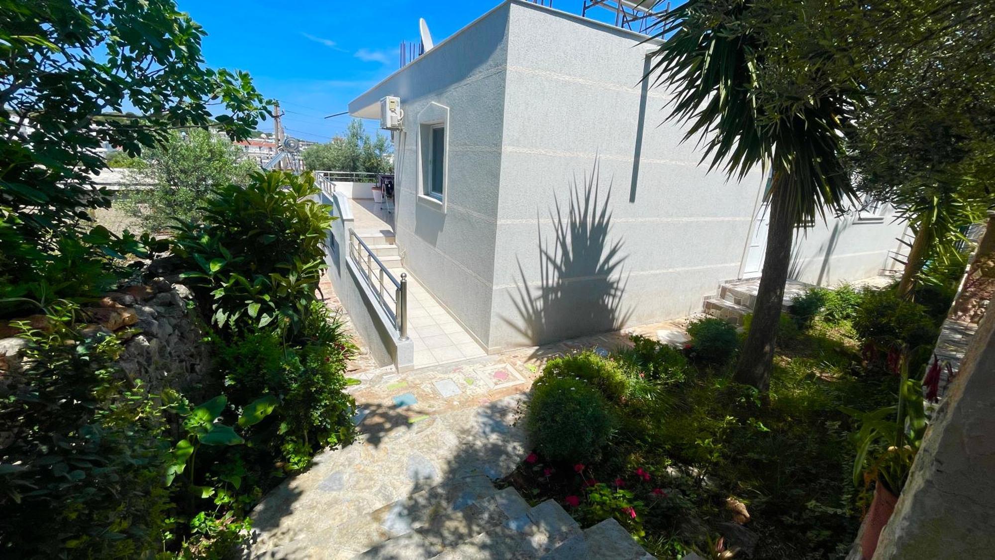 Guesthouse Shehu Ксамил Екстериор снимка